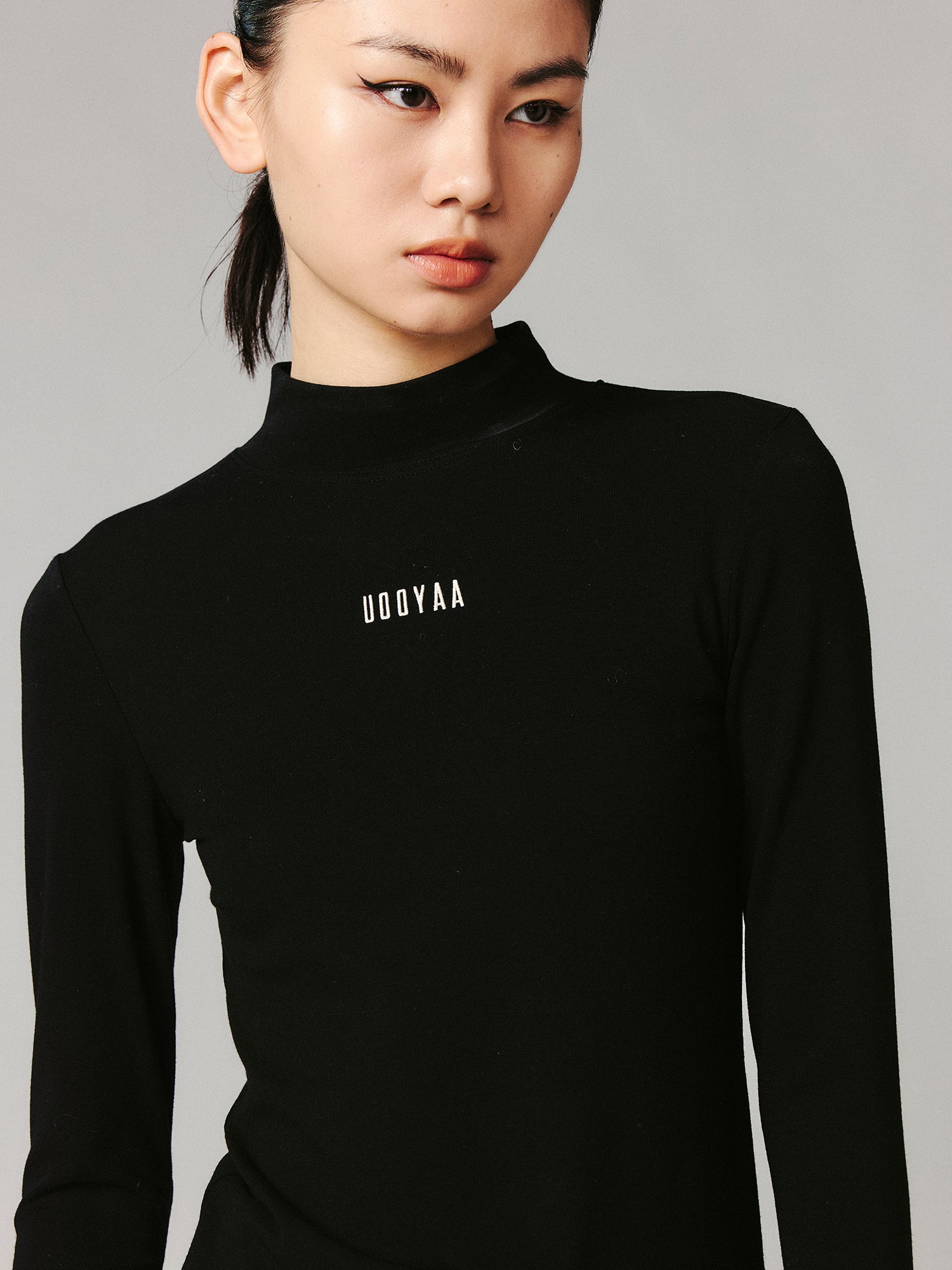 Contrast logo embroidered stand collar pullover