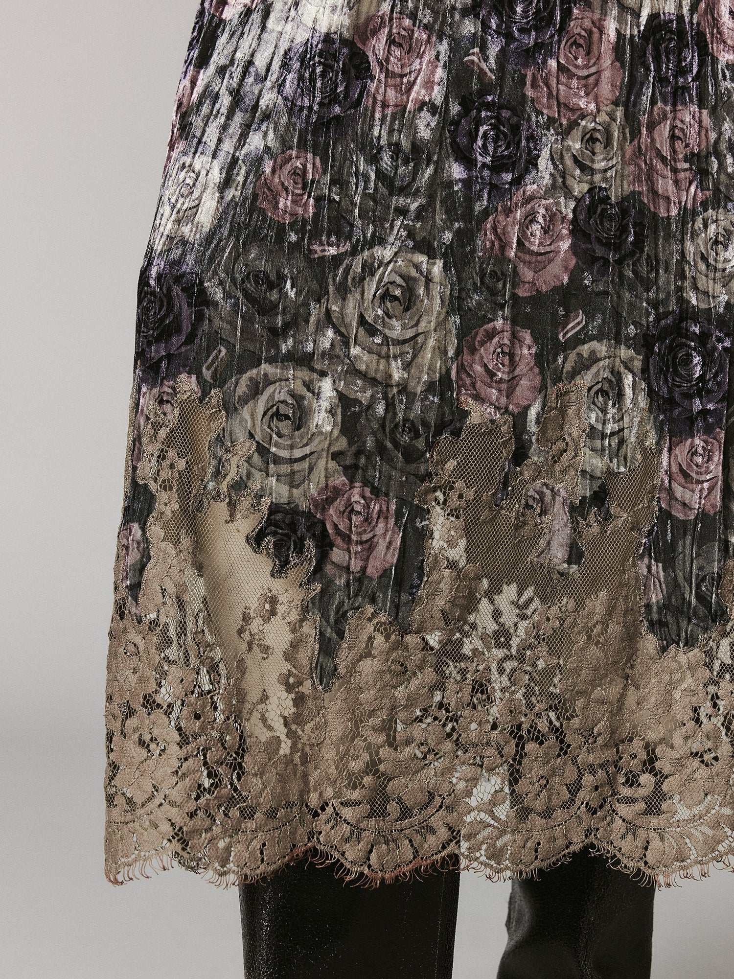 Camouflage rose print velvet lace skirt
