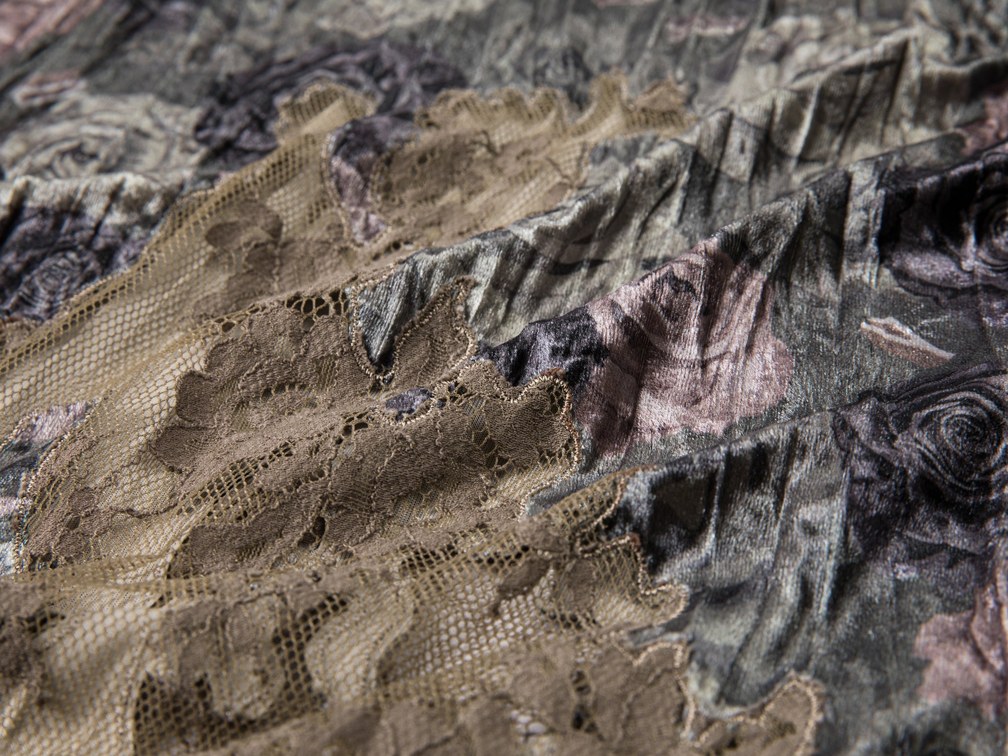 Camouflage rose print velvet lace skirt