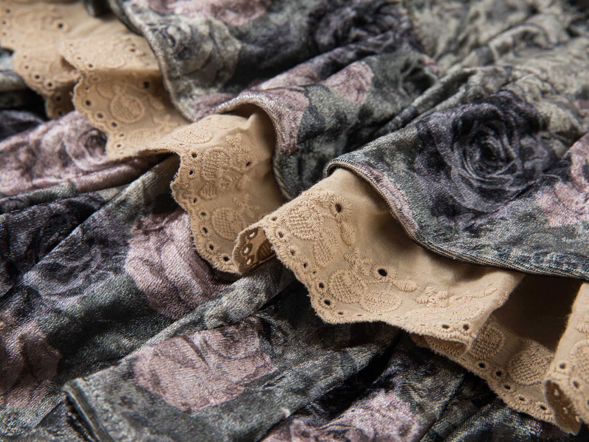 Camouflage rose printed velvet lace cake skirt