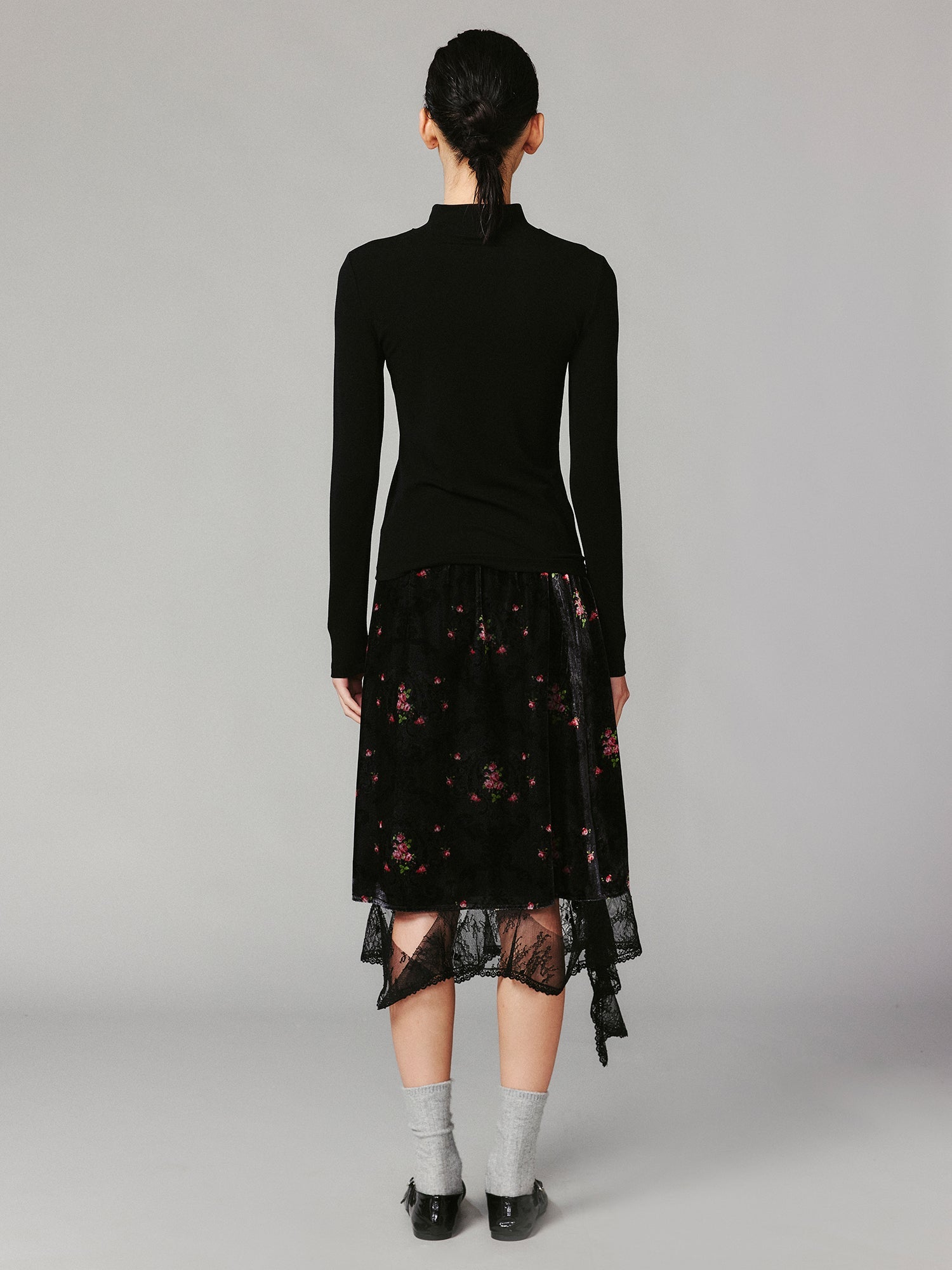 The European wallpaper-inspired floral lace skirt