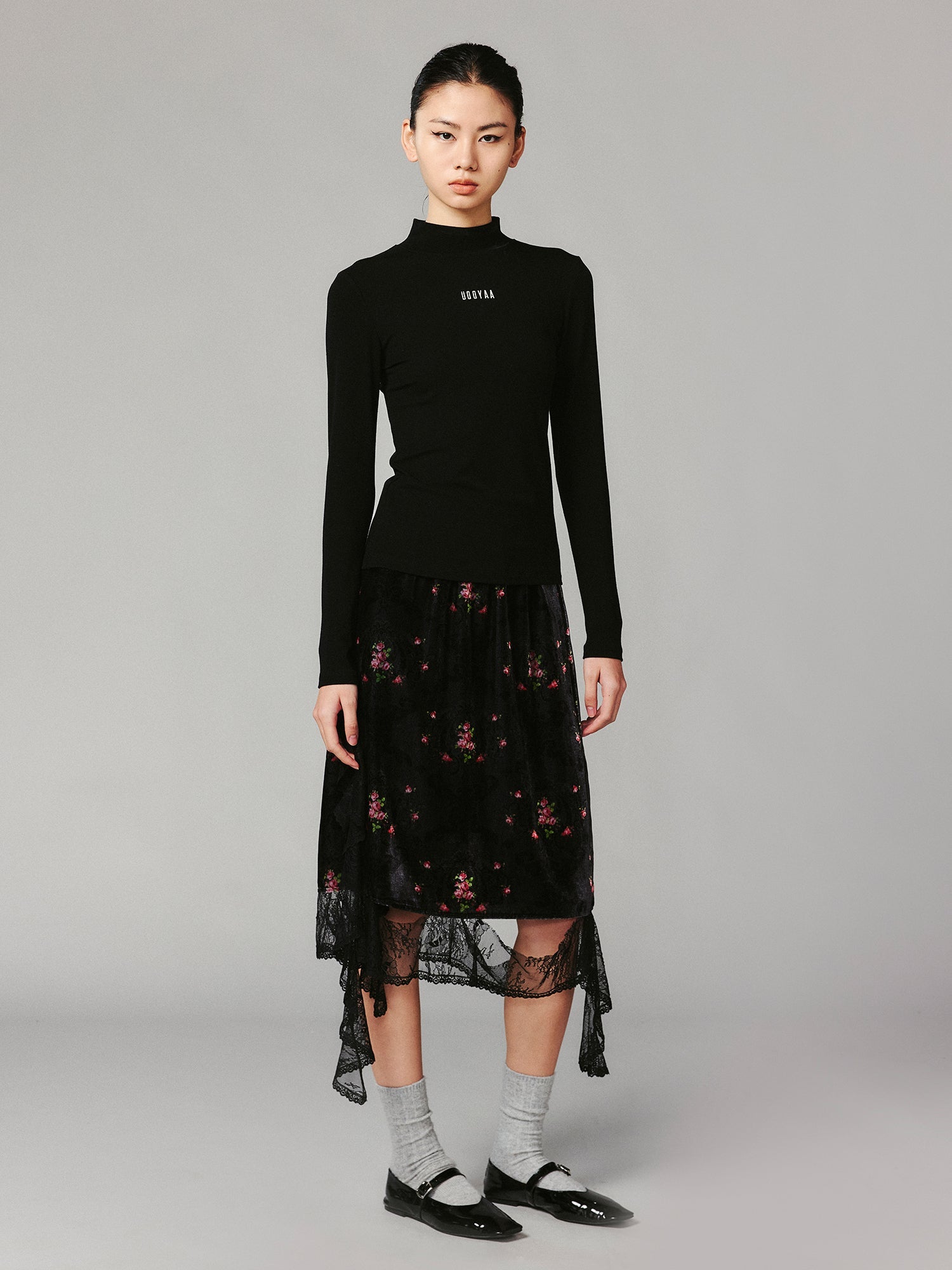 The European wallpaper-inspired floral lace skirt