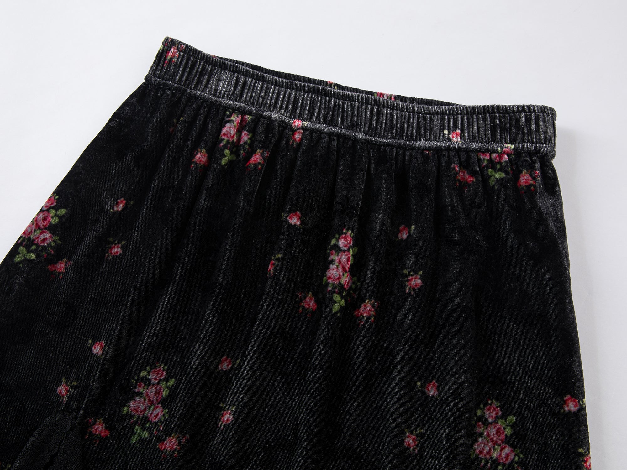 The European wallpaper-inspired floral lace skirt