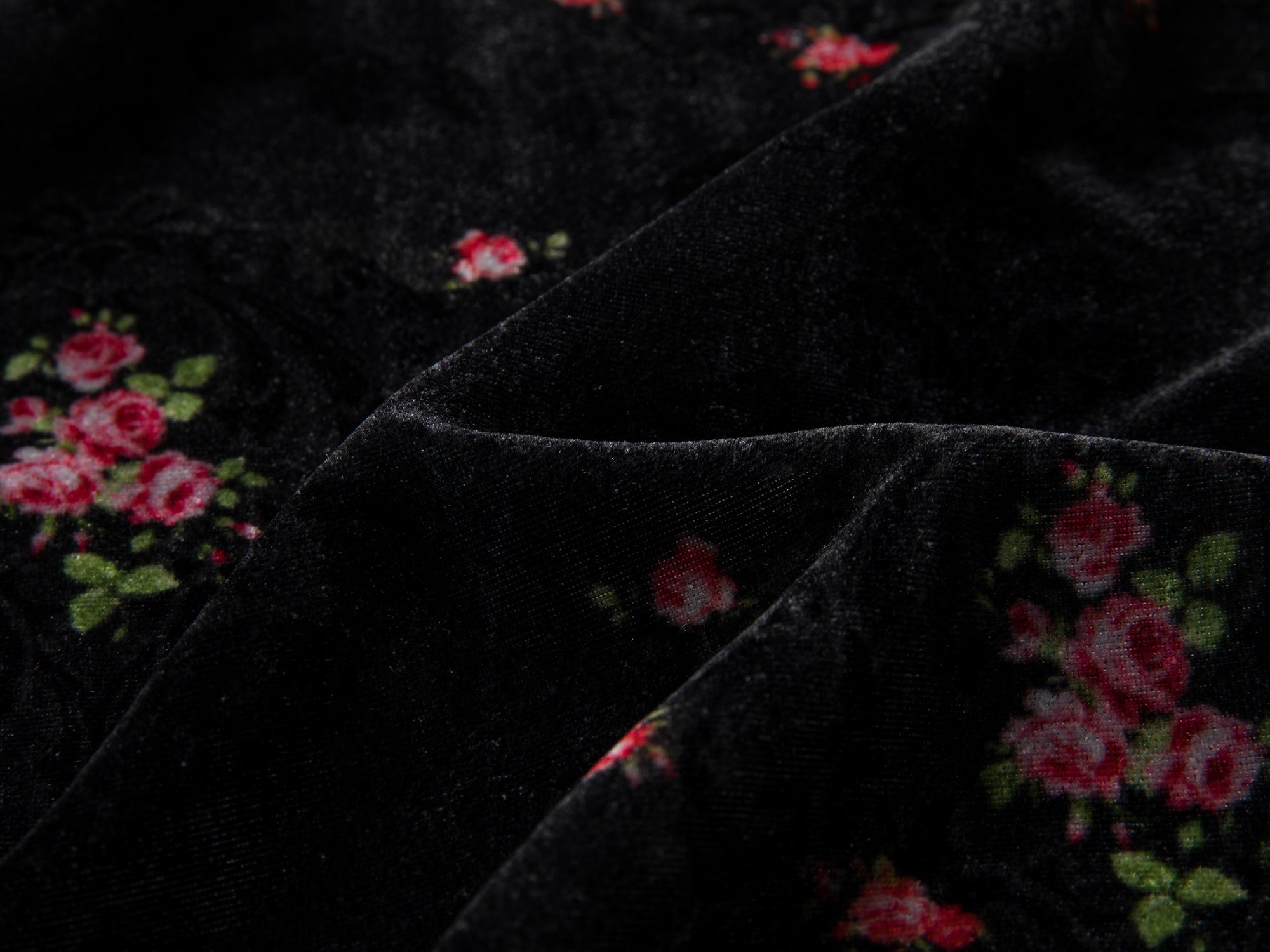 The European wallpaper-inspired floral lace skirt