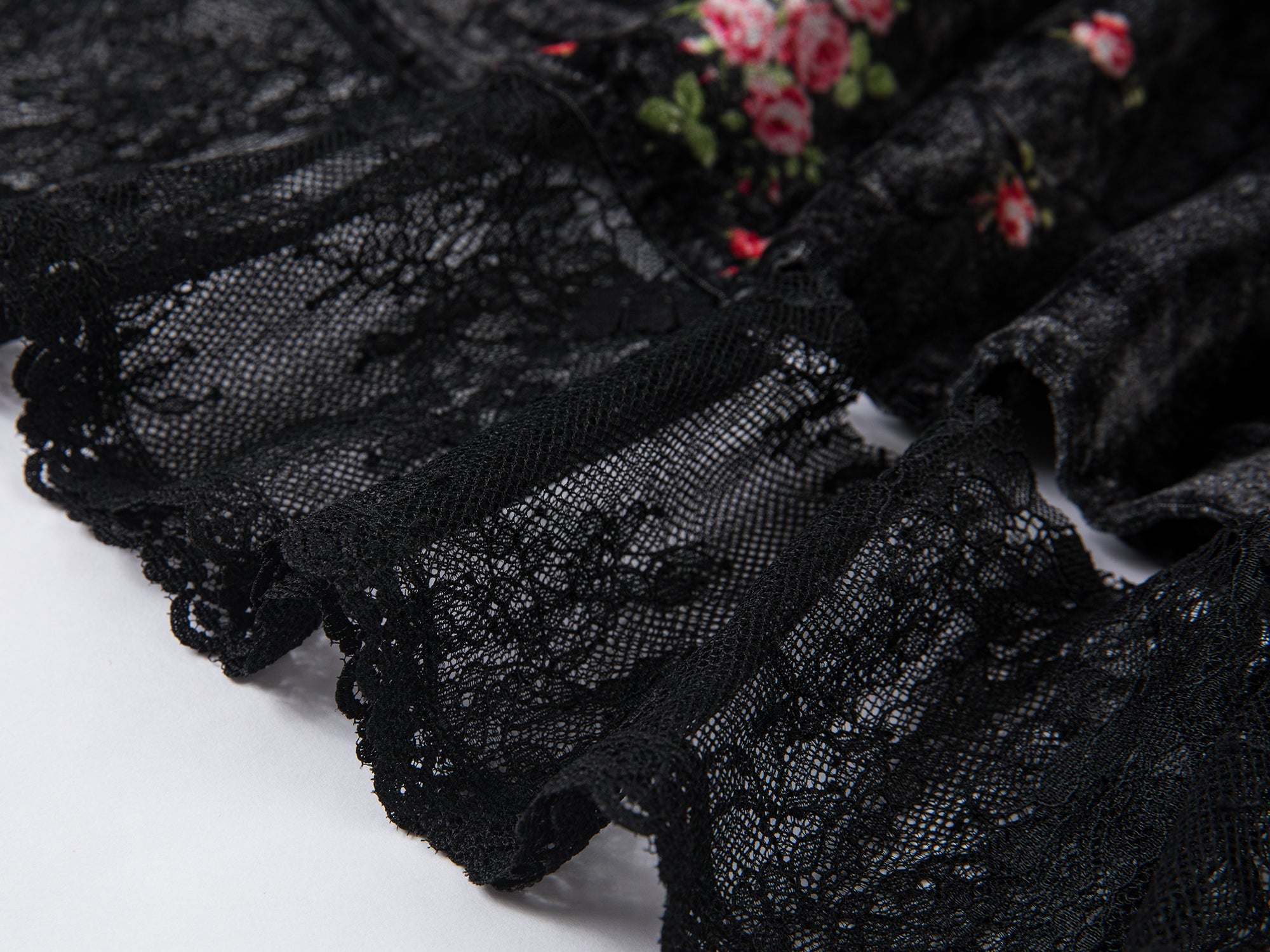 The European wallpaper-inspired floral lace skirt