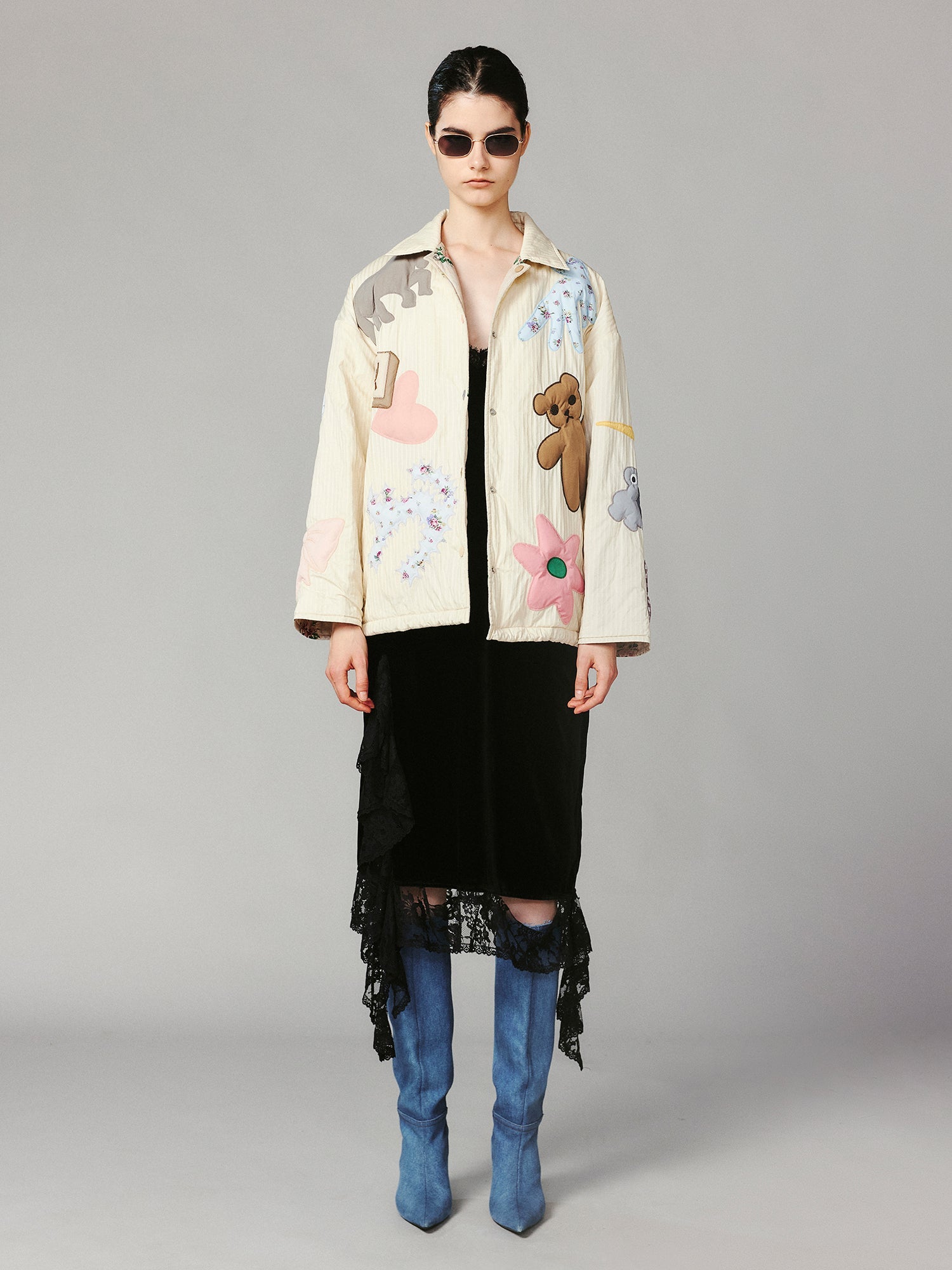 Reversible puffer jacket embroidered with childhood dolls and vintage wallpaper print