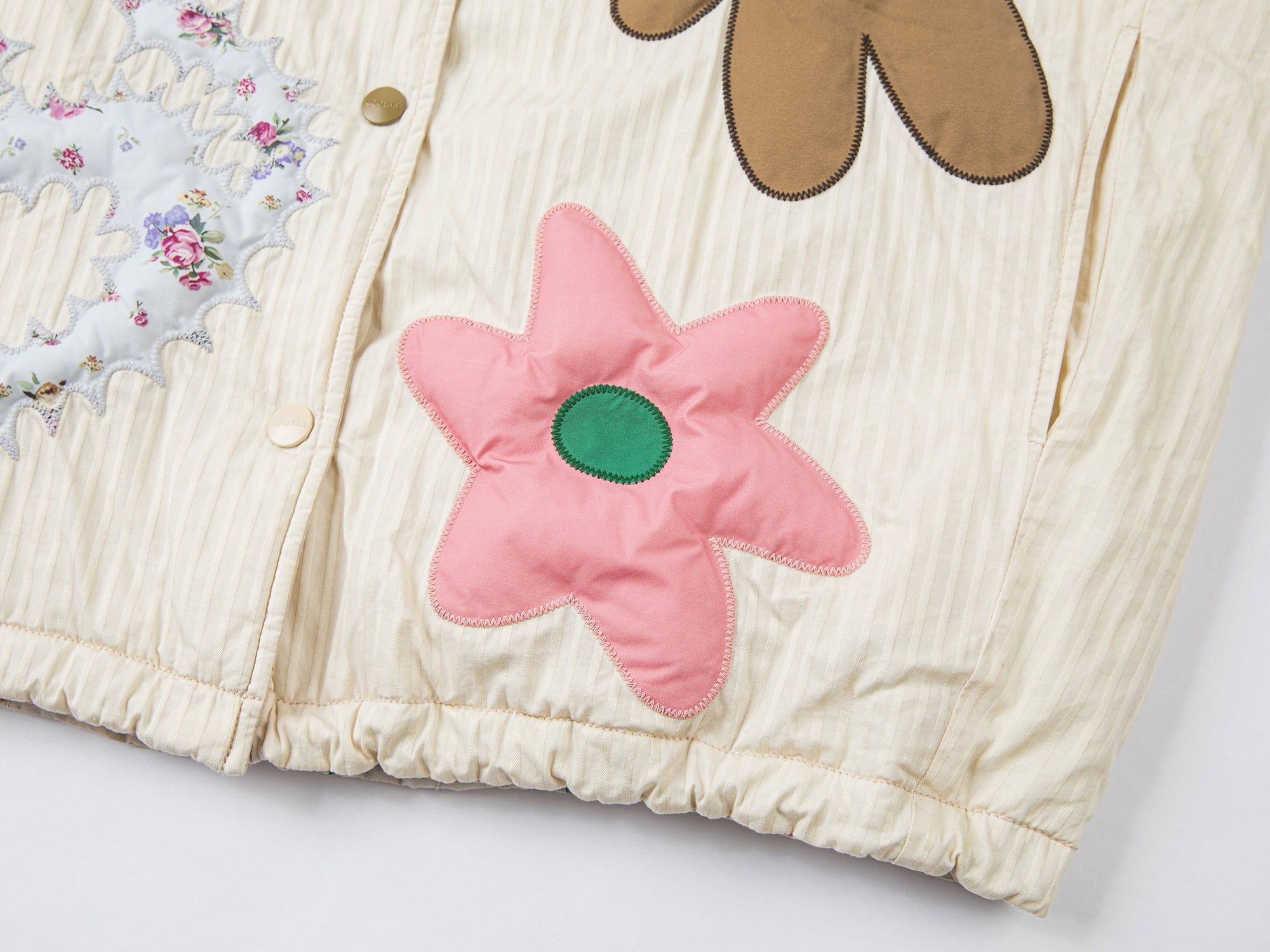 Reversible puffer jacket embroidered with childhood dolls and vintage wallpaper print