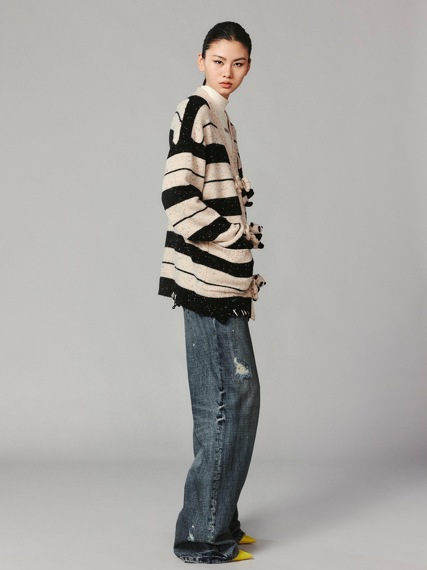 Vintage stripe hugging panda V-neck wool cardigan