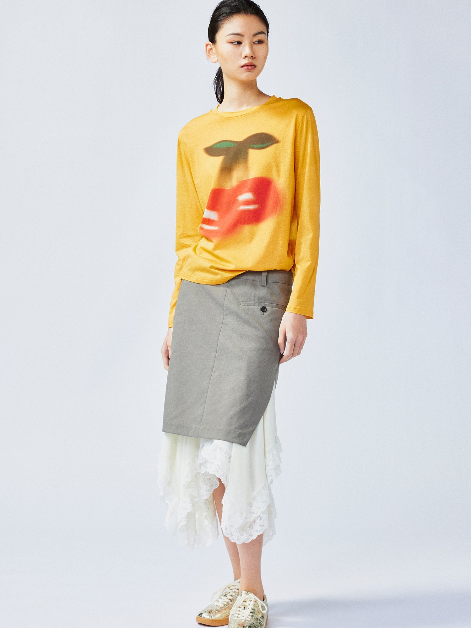 Dynamic cherry long-sleeve t-shirt