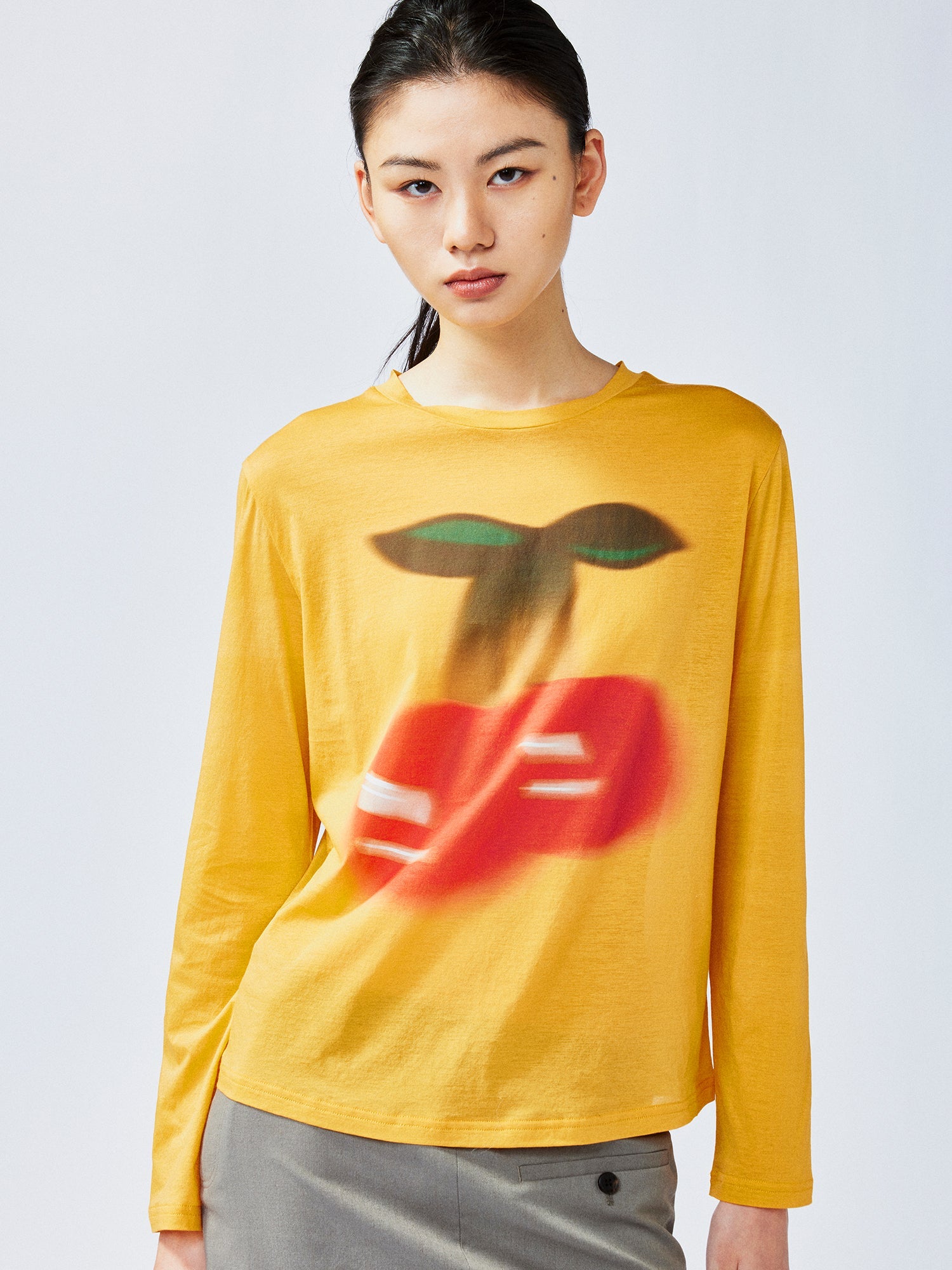 Dynamic cherry long-sleeve t-shirt