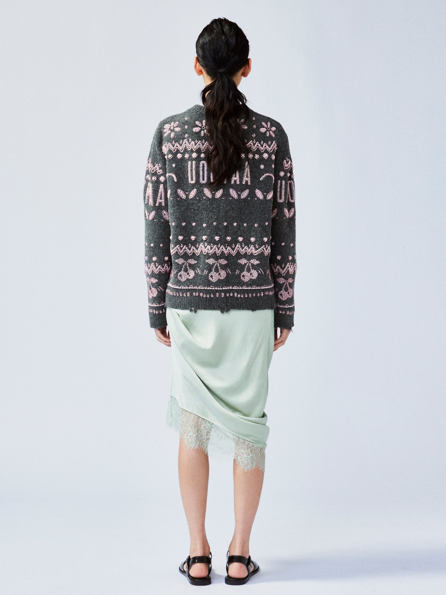 Free-flowing lift skirt