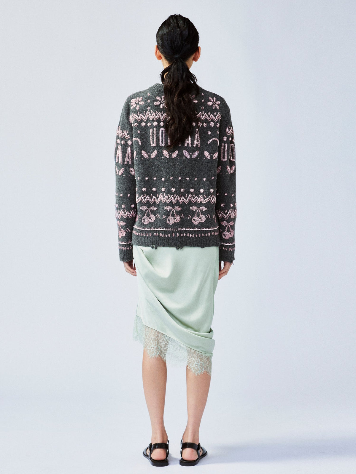 Free-flowing lift skirt