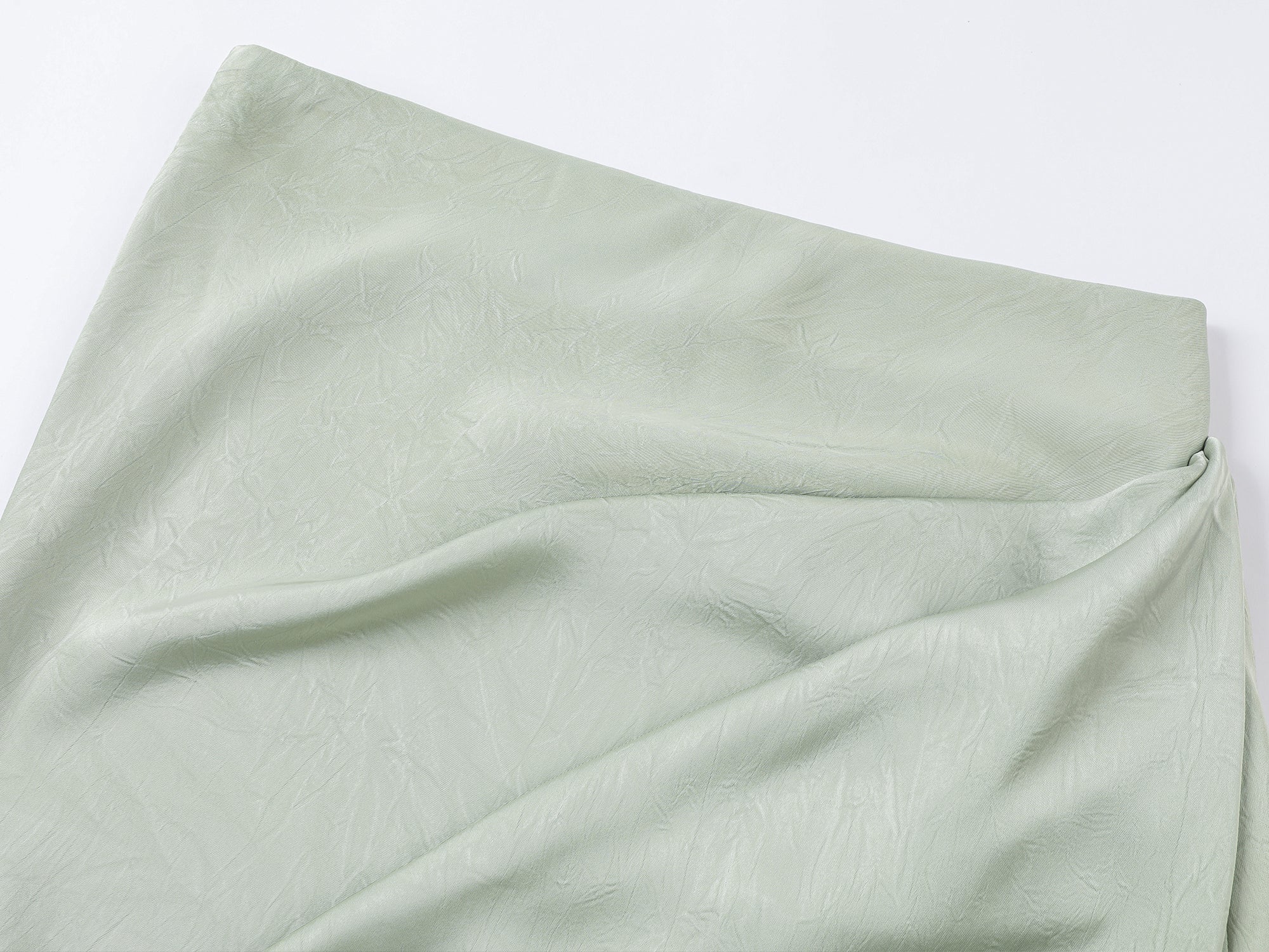 Free-flowing lift skirt