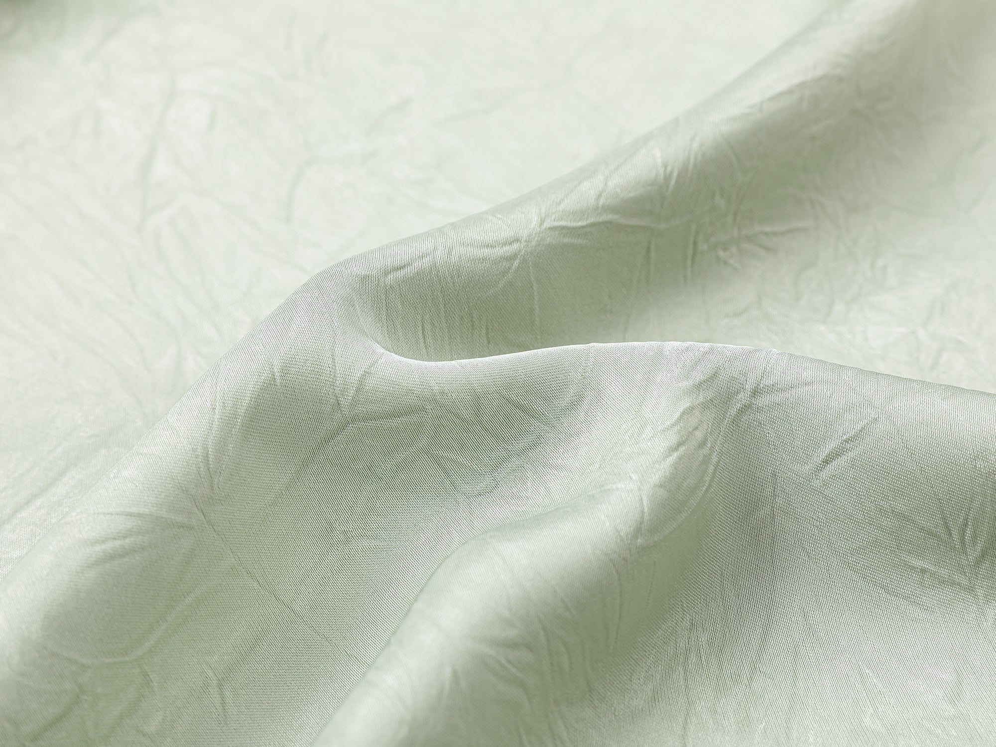 Free-flowing lift skirt