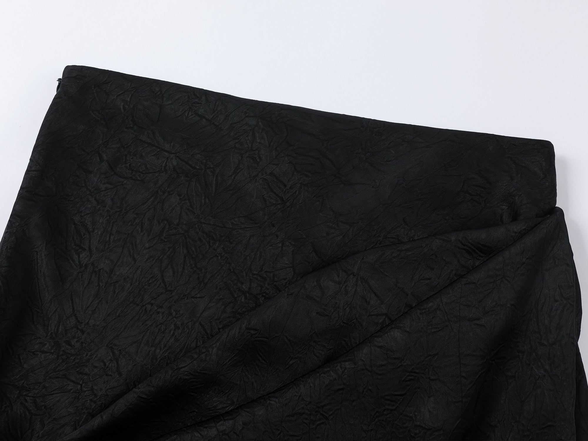 Lace-trimmed skirt with casually lifted hem