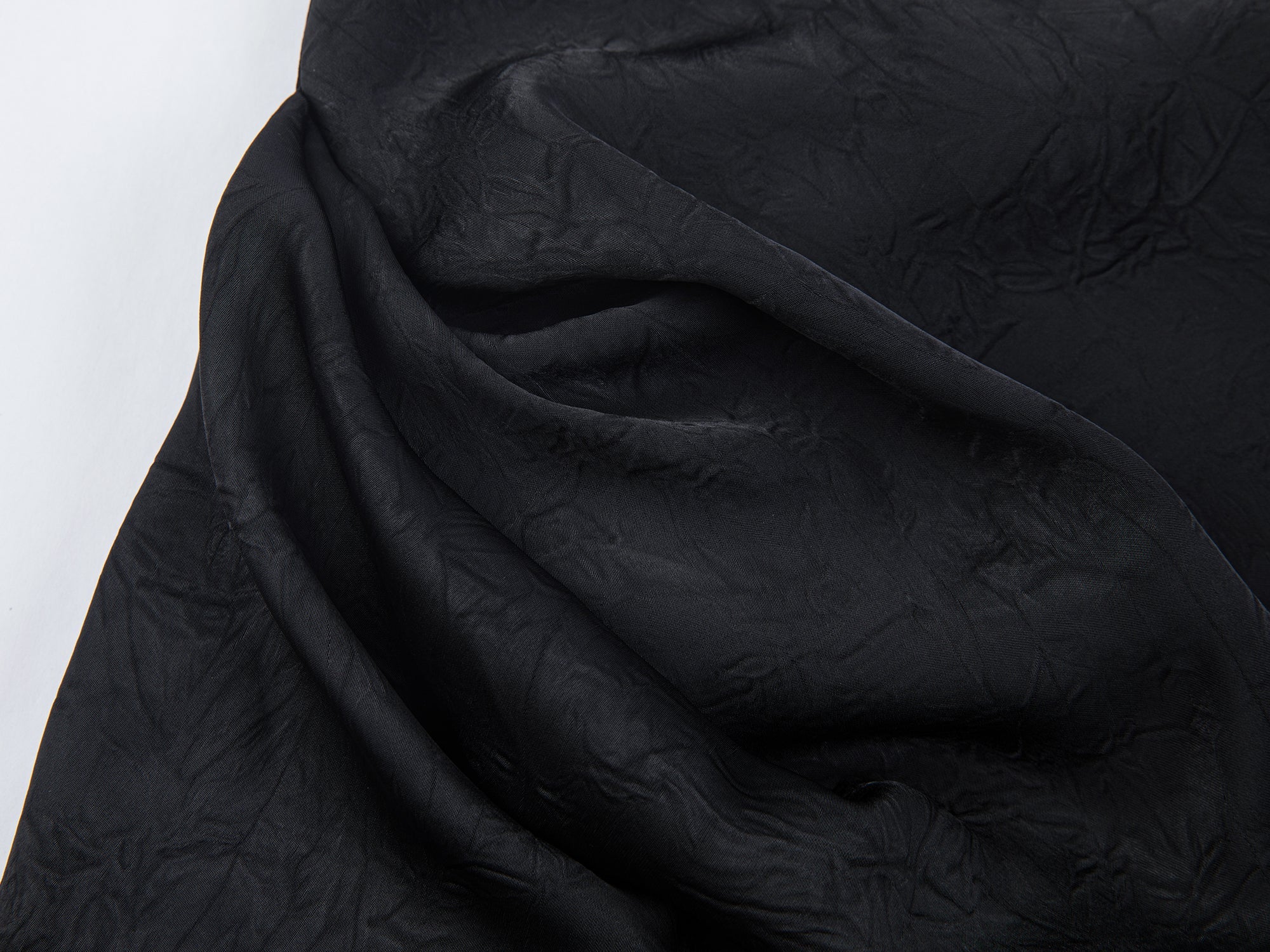 Lace-trimmed skirt with casually lifted hem