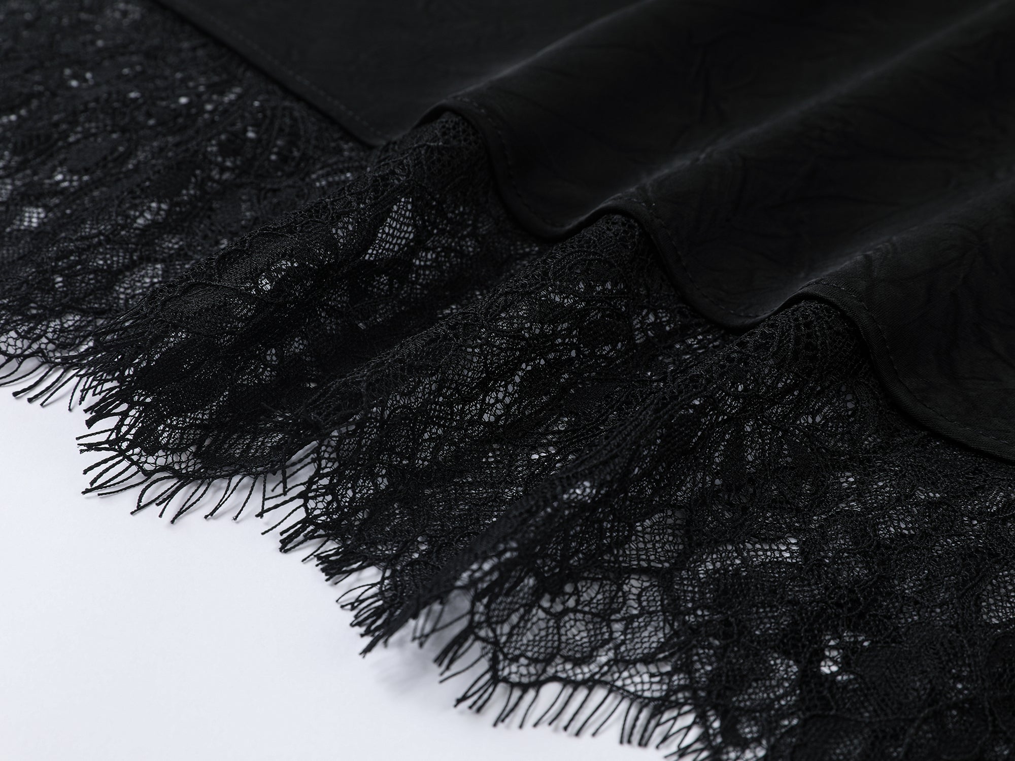 Lace-trimmed skirt with casually lifted hem