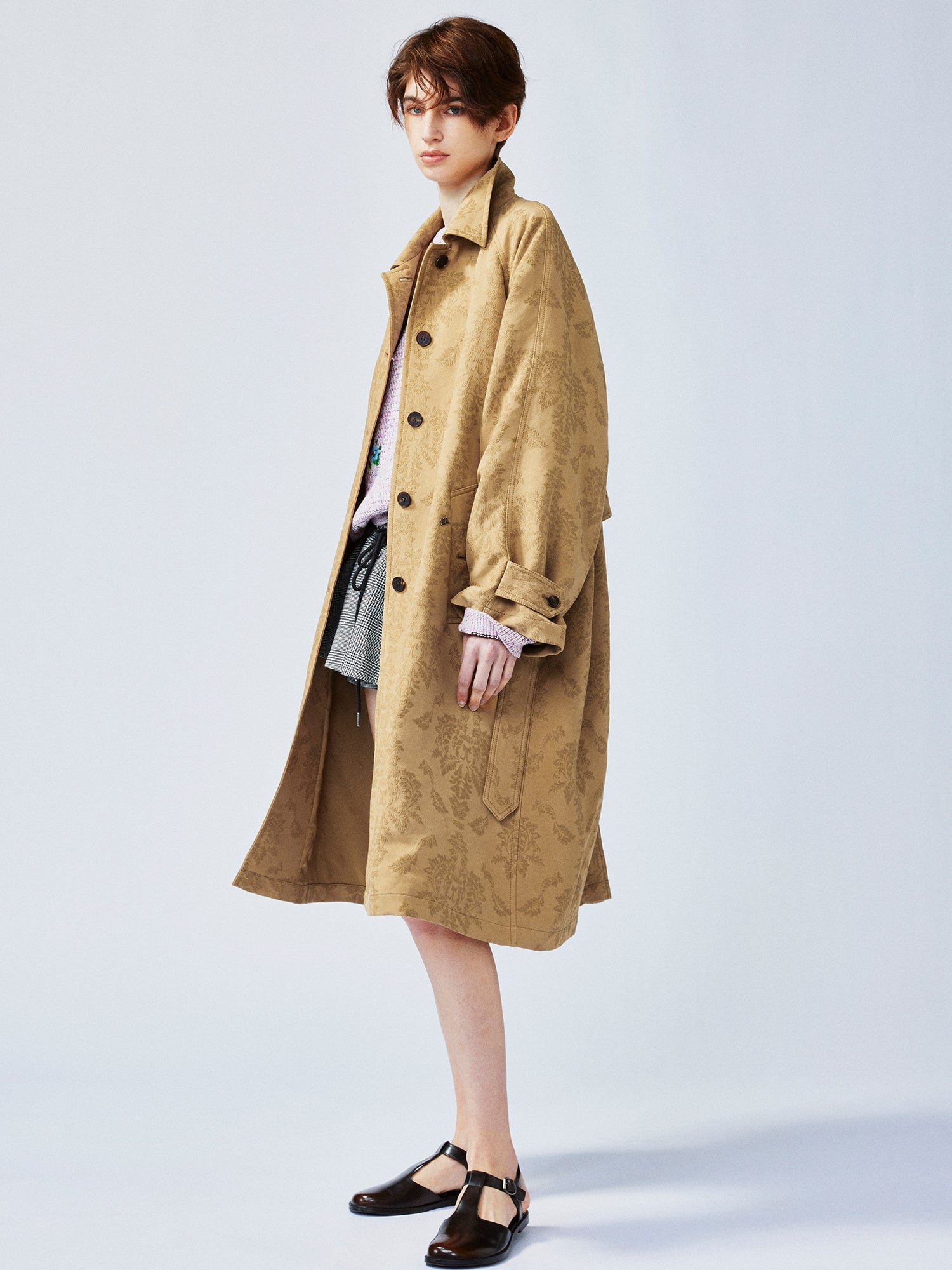 Nostalgia-evoking classic jacquard balmacaan coat