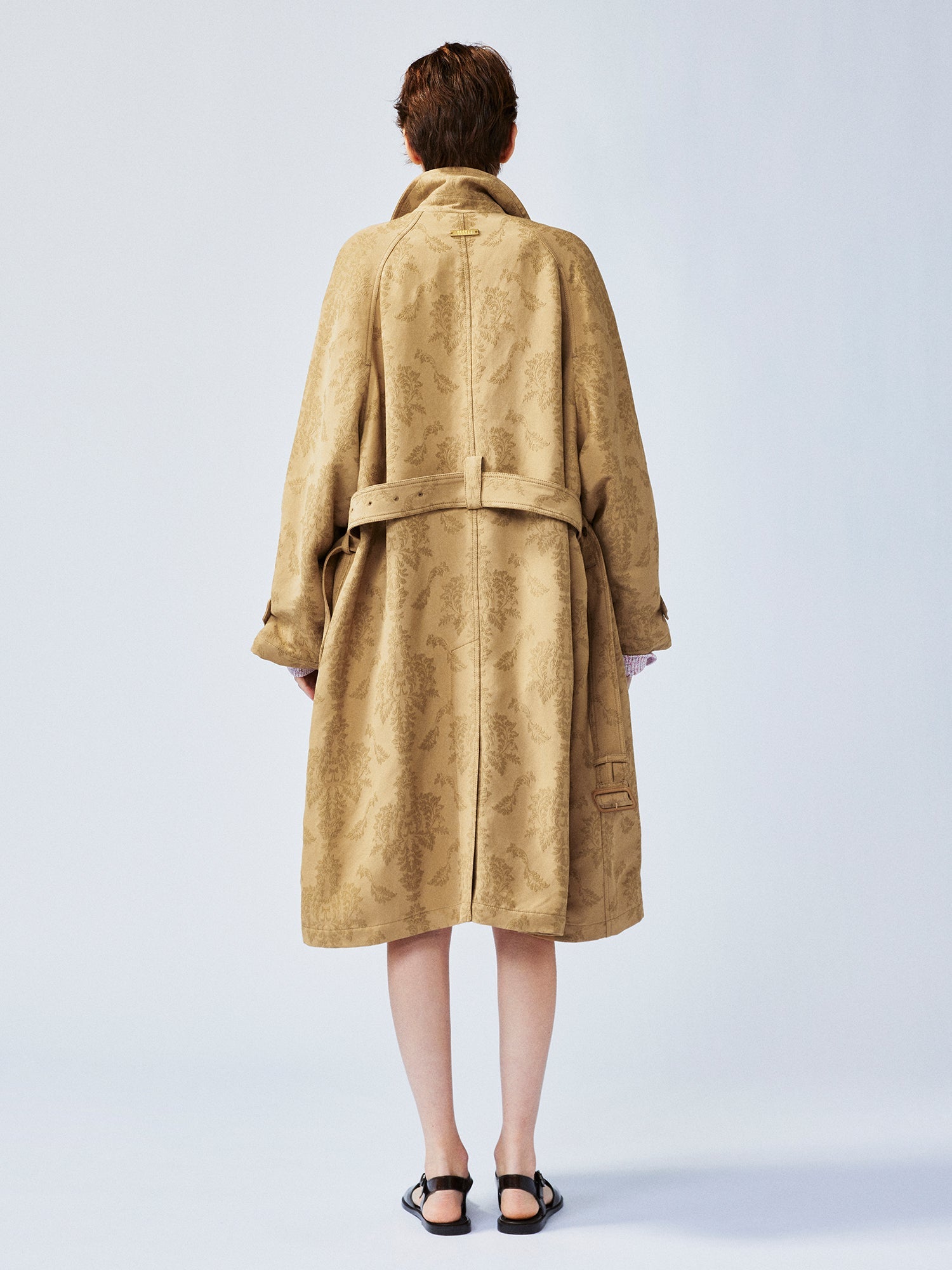 Nostalgia-evoking classic jacquard balmacaan coat