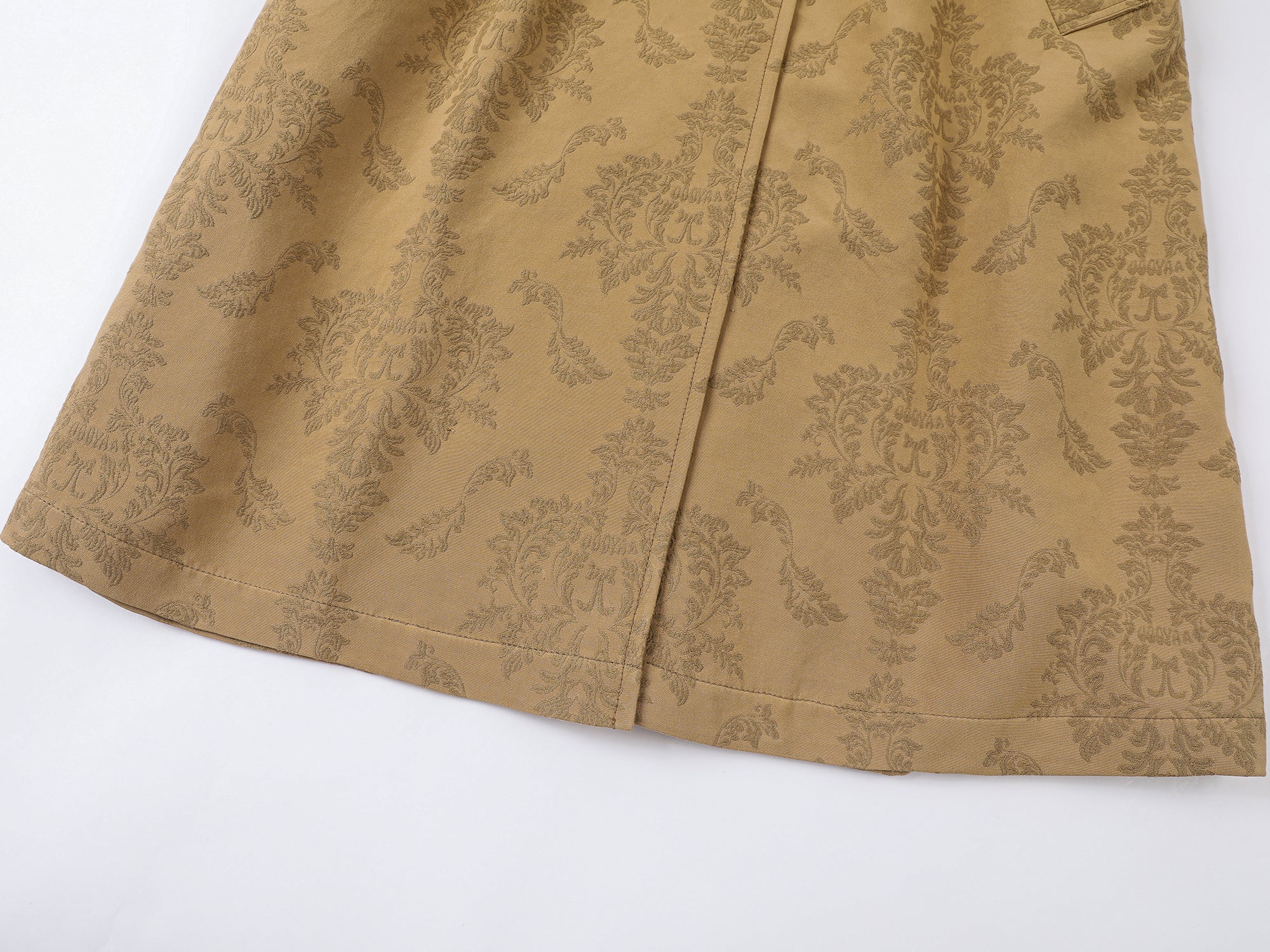 Nostalgia-evoking classic jacquard balmacaan coat