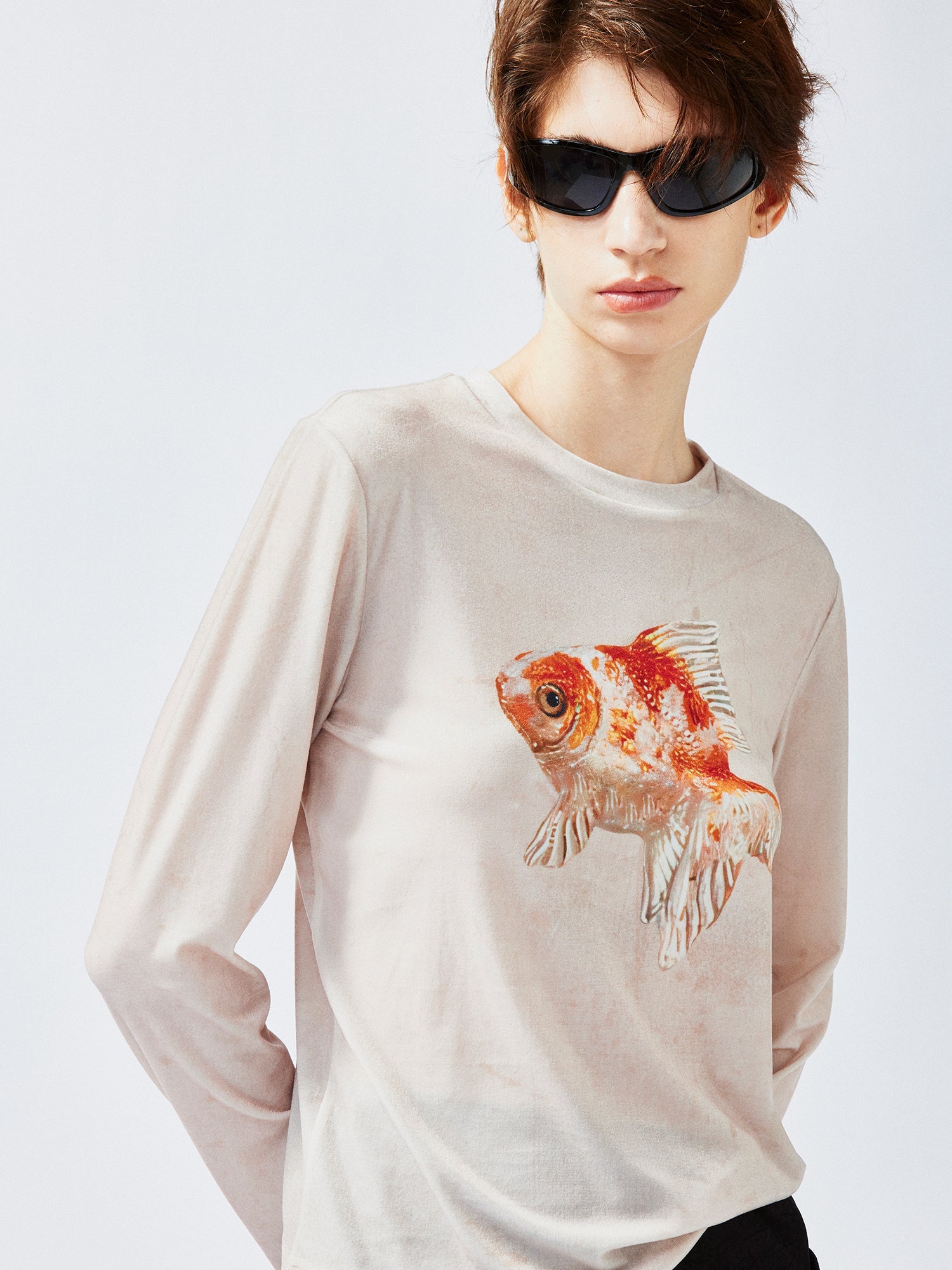 "Sweet and elegant" surreal goldfish velvet long-sleeve T-shirt