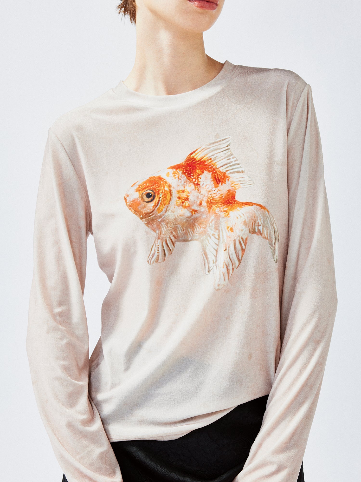 "Sweet and elegant" surreal goldfish velvet long-sleeve T-shirt