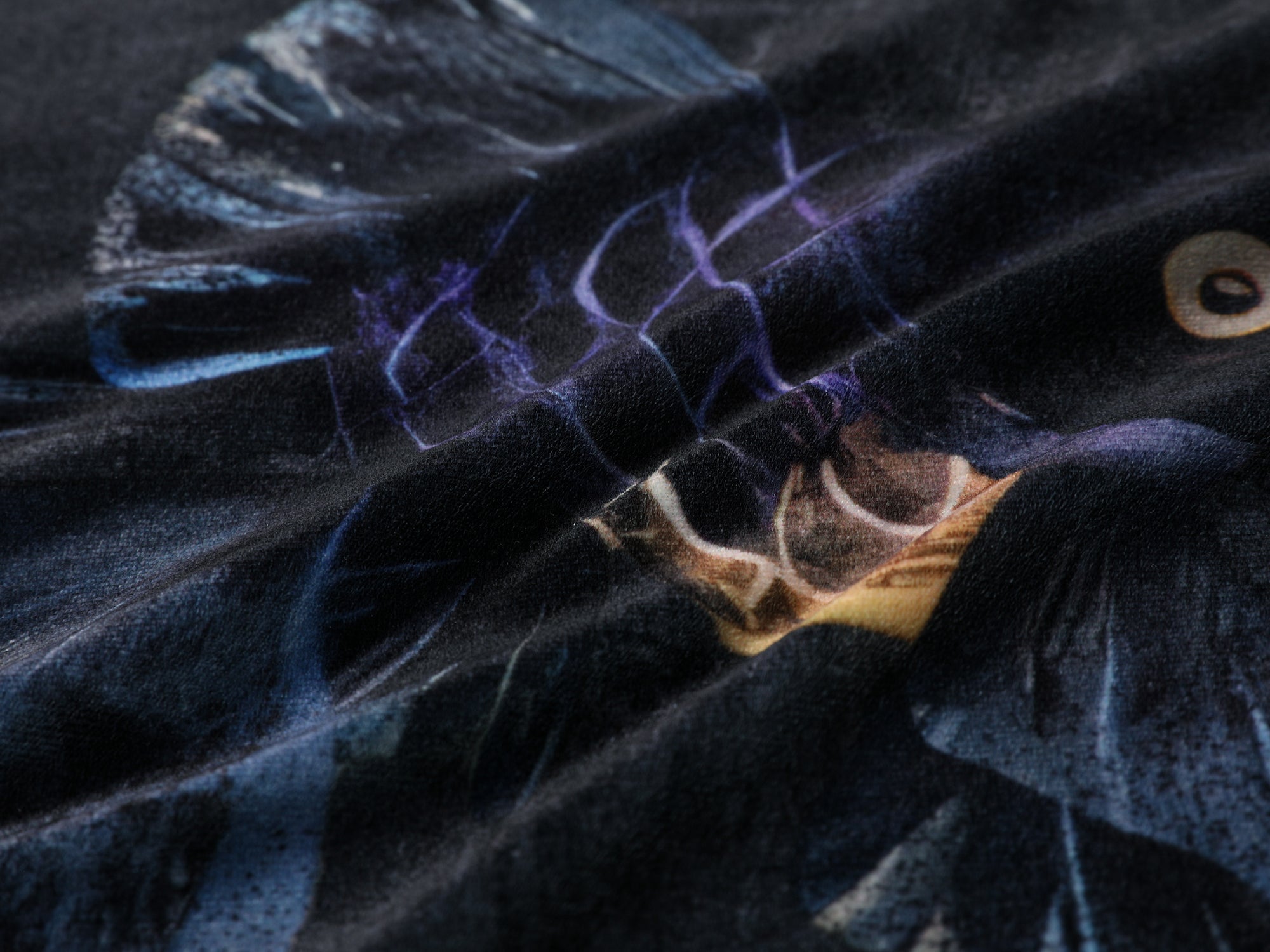 "Sweet and elegant" surreal goldfish velvet long-sleeve T-shirt