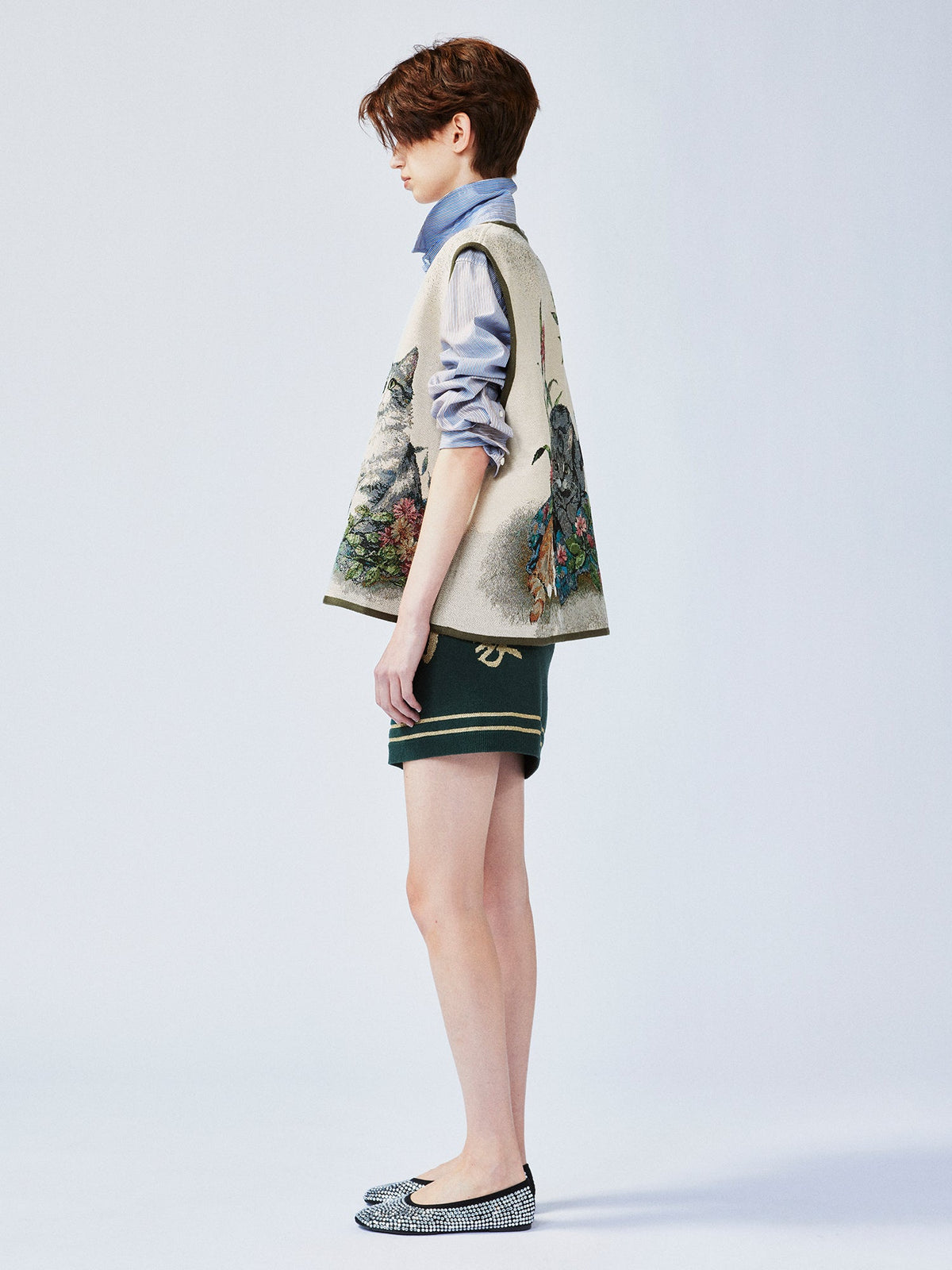 Charming and soothing garden cat pattern jacquard vest