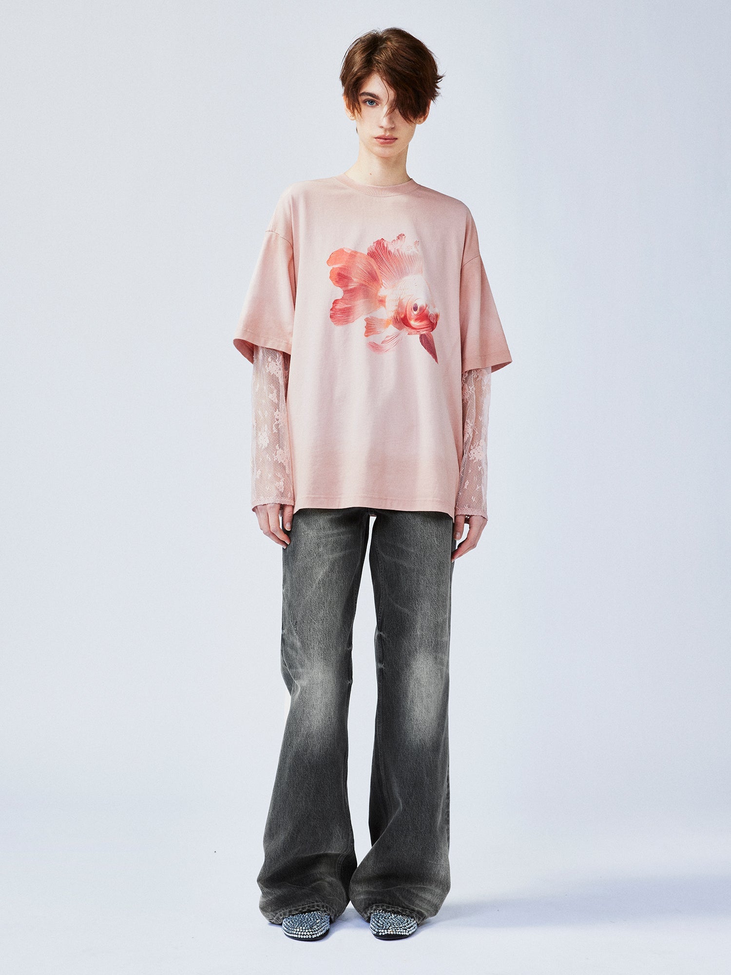 "Sweet and elegant" surreal goldfish layered-look T-shirt