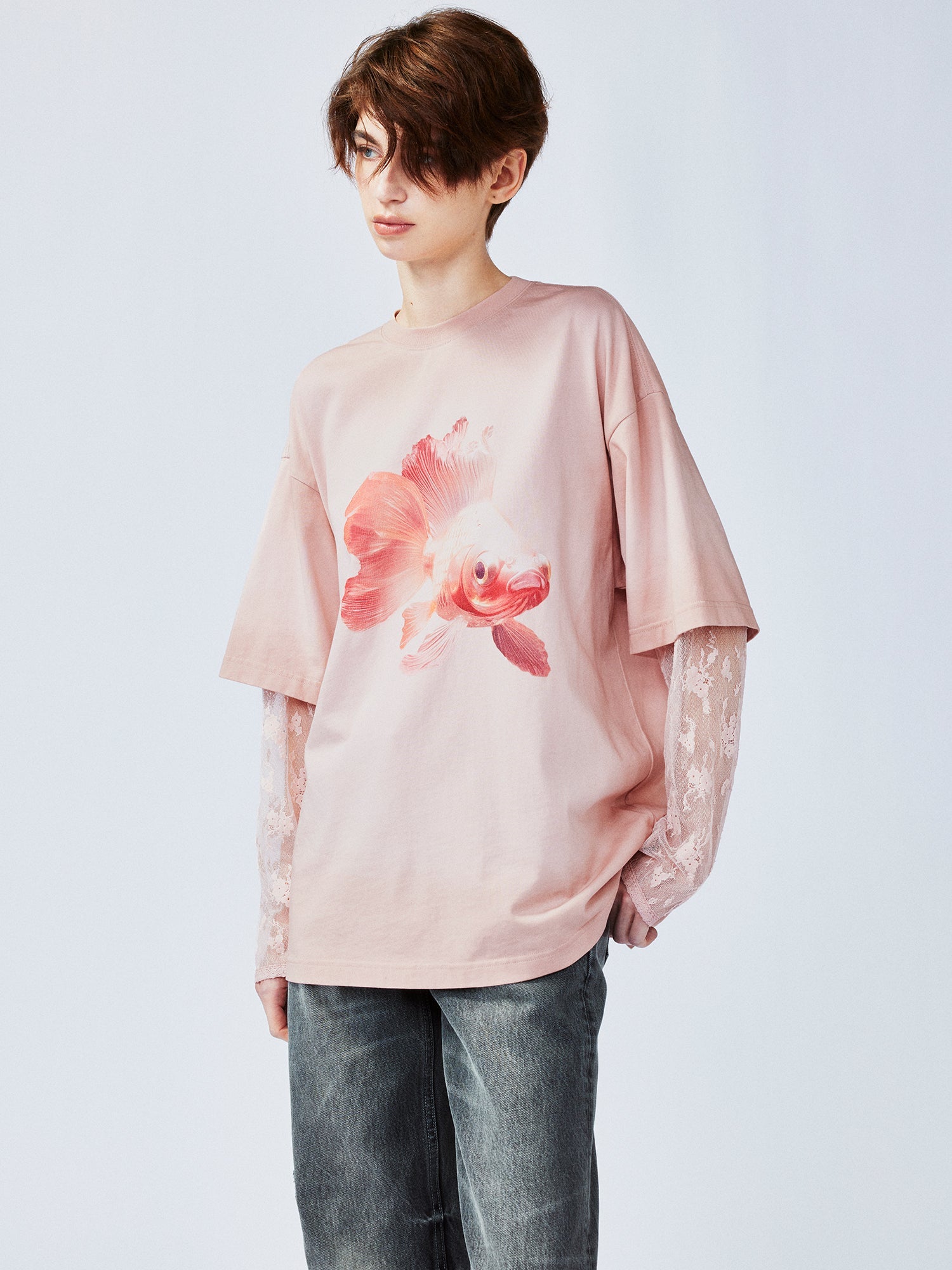 "Sweet and elegant" surreal goldfish layered-look T-shirt