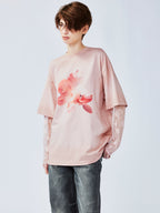 「甘くてエレガント」シュールな金魚の重ね着風Tシャツ