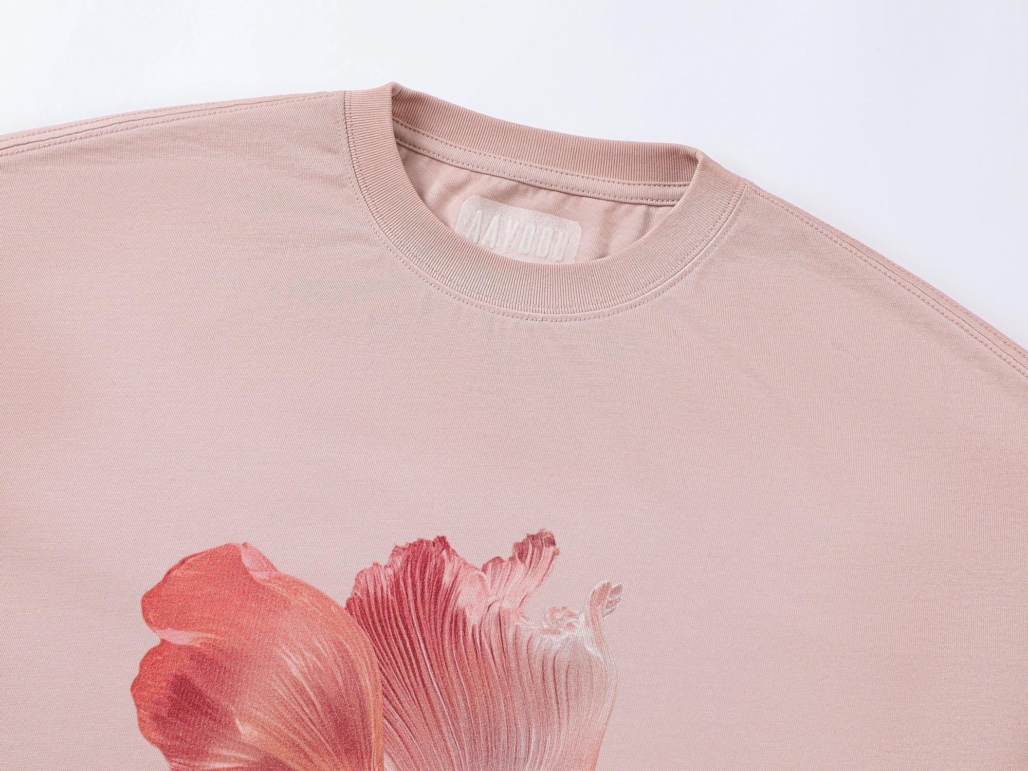 "Sweet and elegant" surreal goldfish layered-look T-shirt