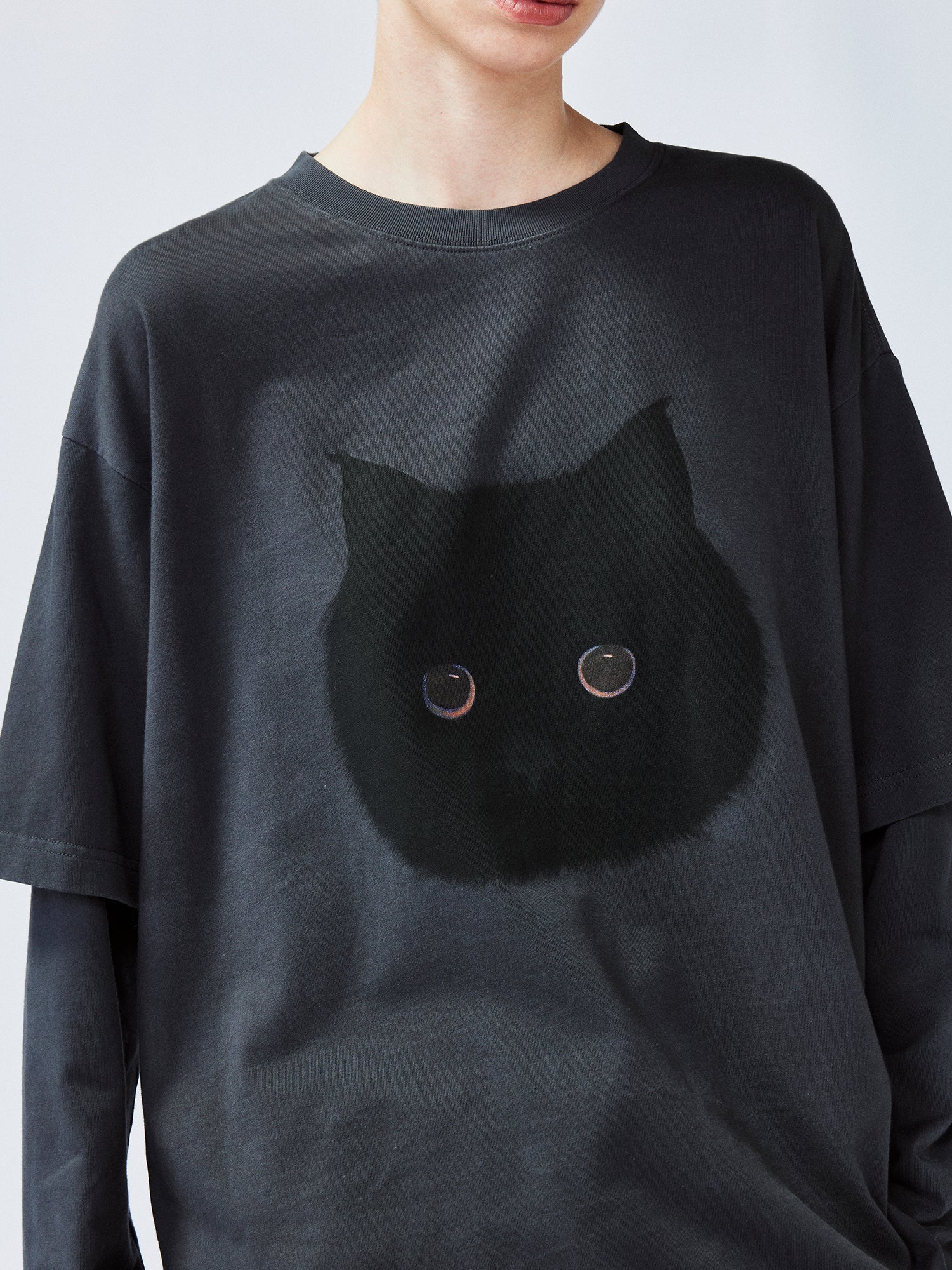 Chubby black cat faux two-piece T-shirt