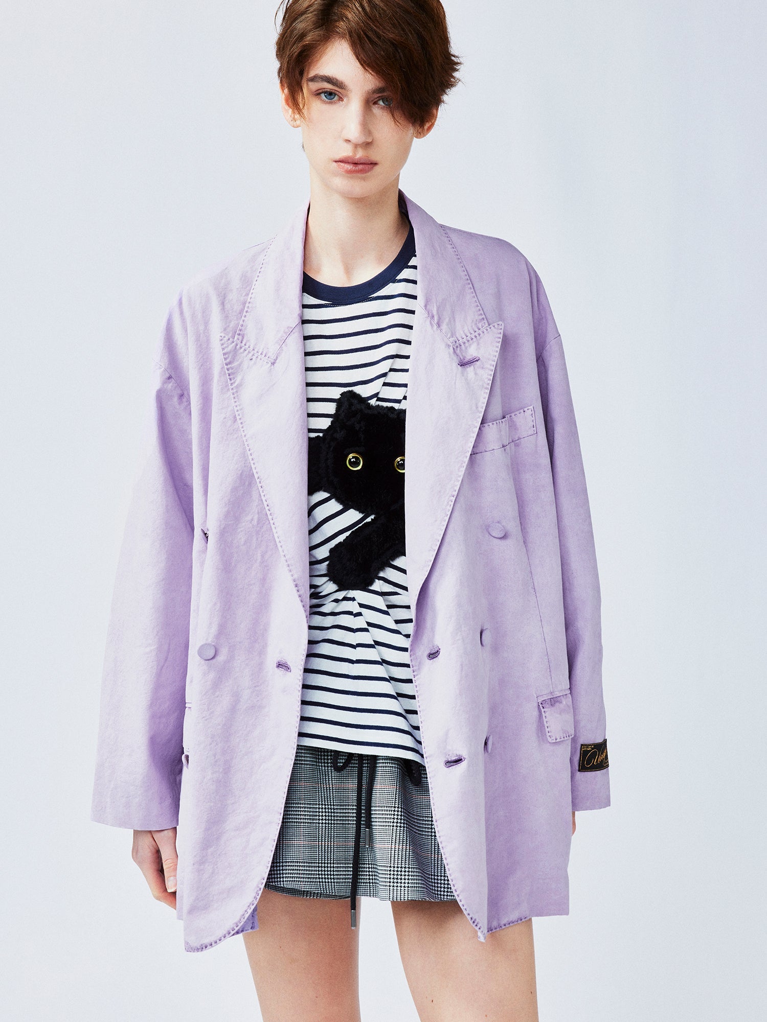 Youthful and romantic double-breasted gun flap collar blazer