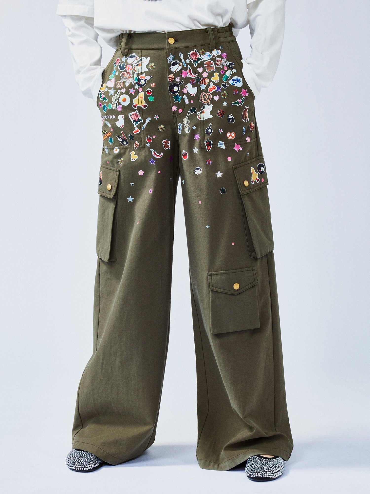 Playful sticker patch army green cargo pants