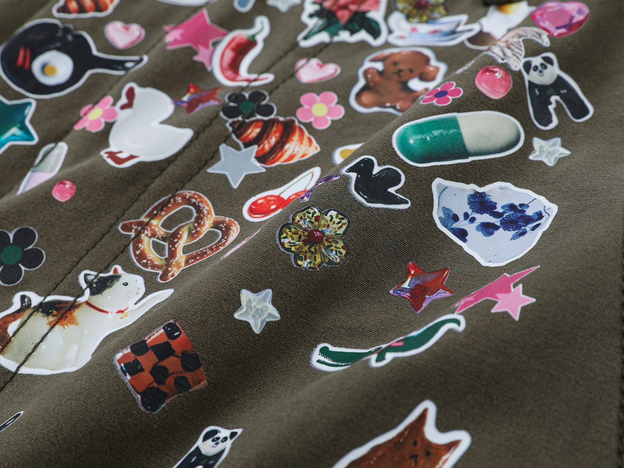 Playful sticker patch army green cargo pants