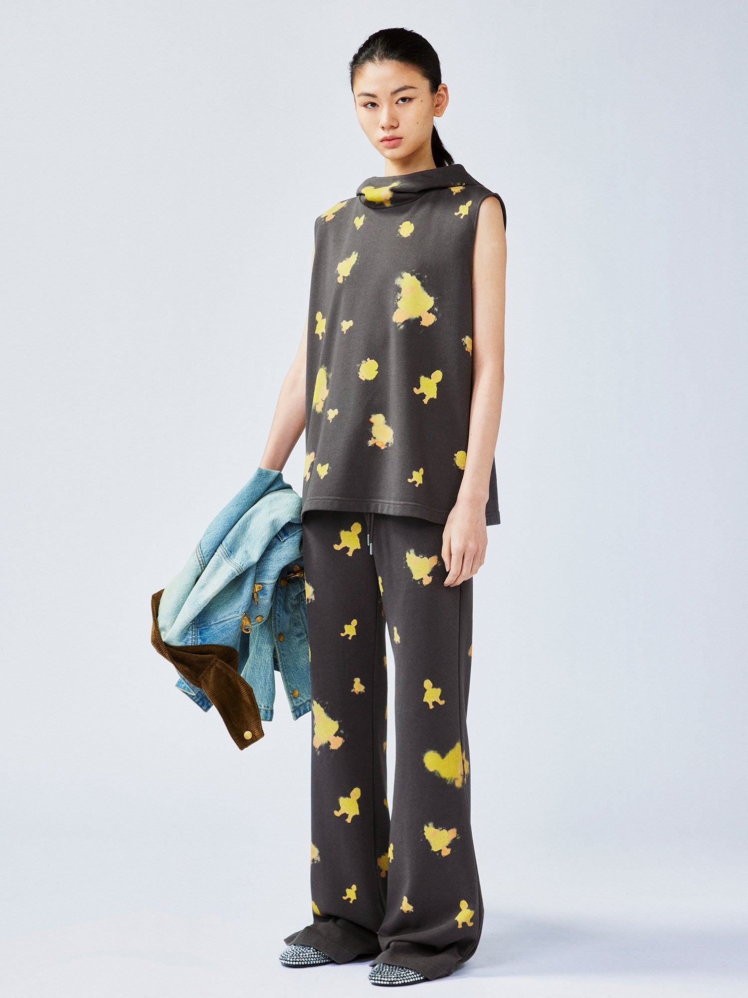 "I" duck hoodie vest