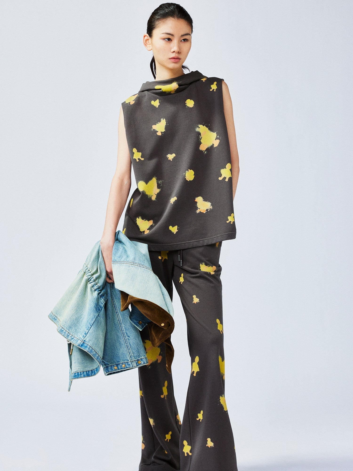 "I" duck hoodie vest