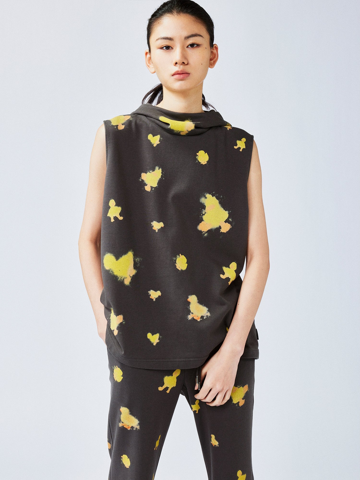 "I" duck hoodie vest