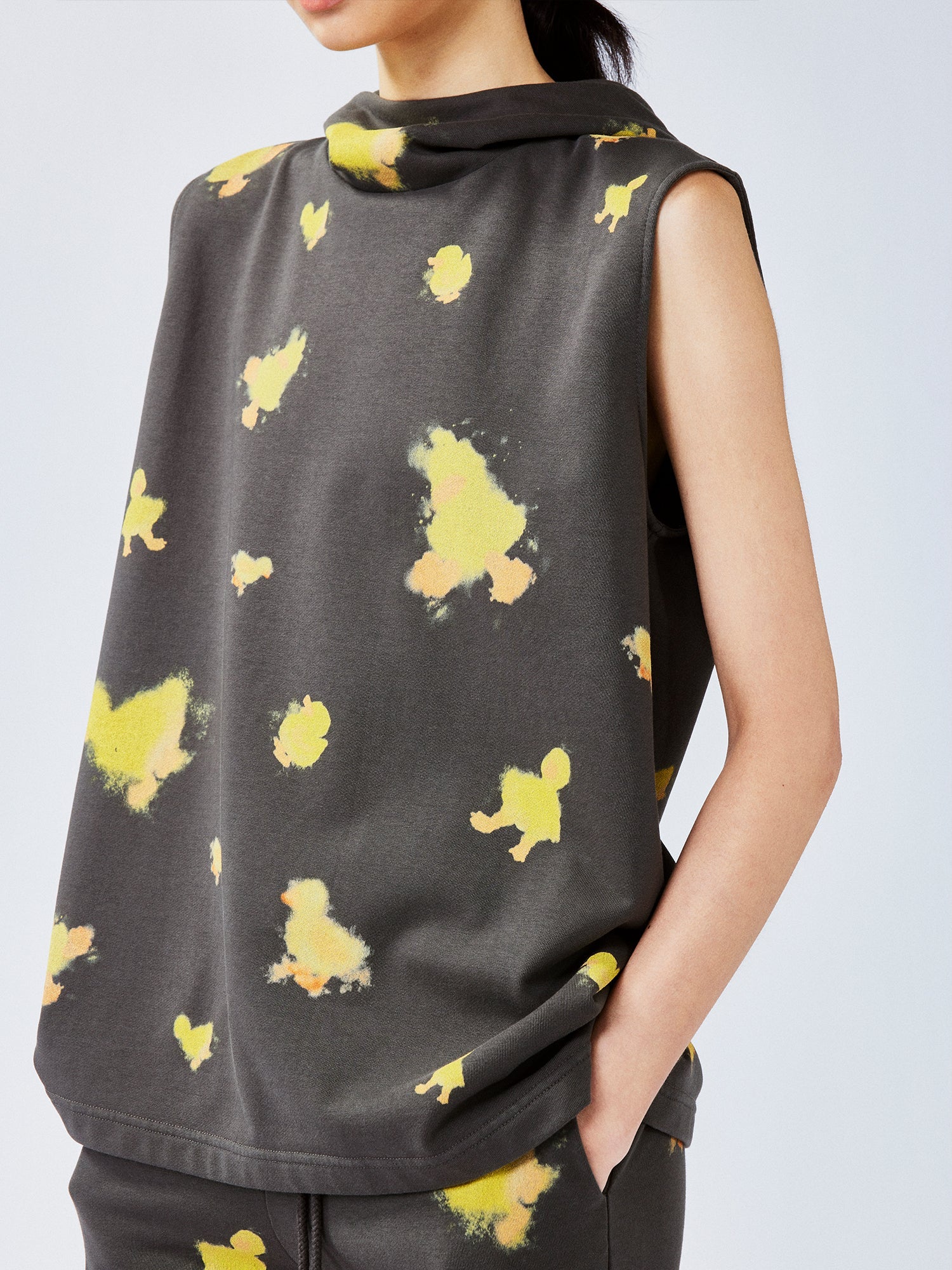 "I" duck hoodie vest