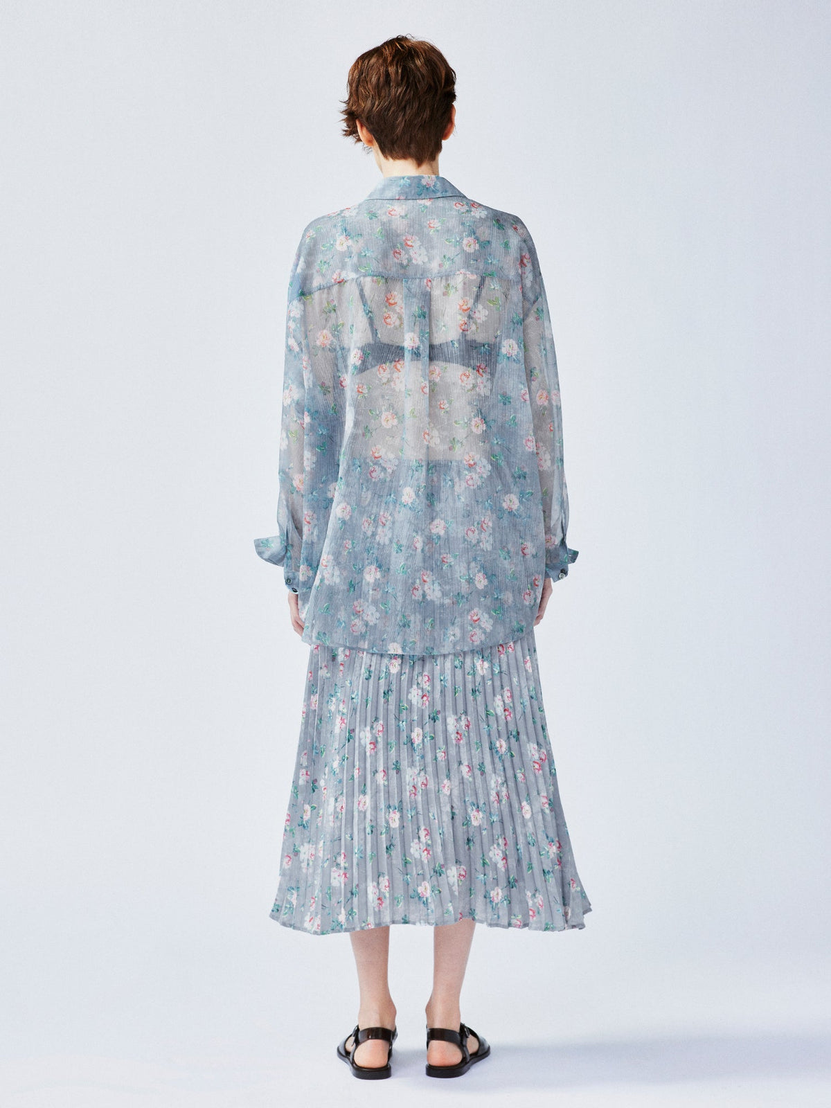 ロマンチックな壁紙の花柄シャツ