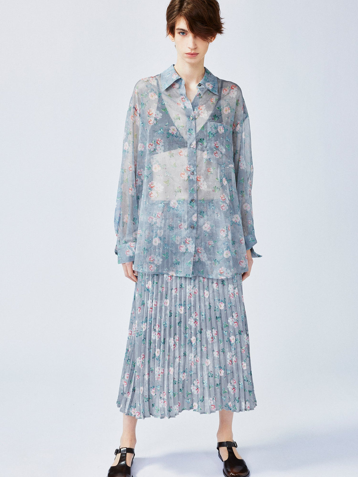 ロマンチックな壁紙の花柄シャツ