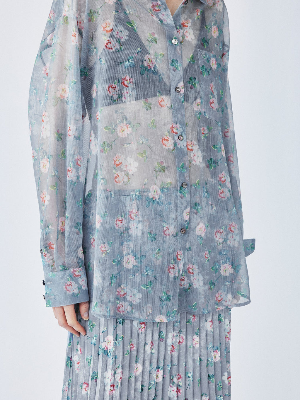 ロマンチックな壁紙の花柄シャツ