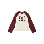 遊び心のあるアップルワームのラグランスリーブTシャツ