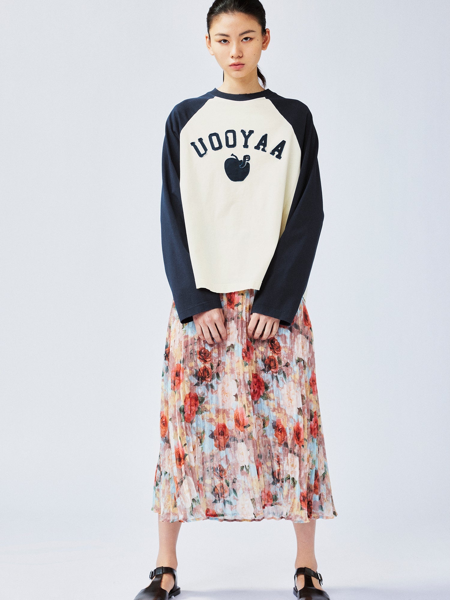 Playful apple worm raglan sleeve T-shirt