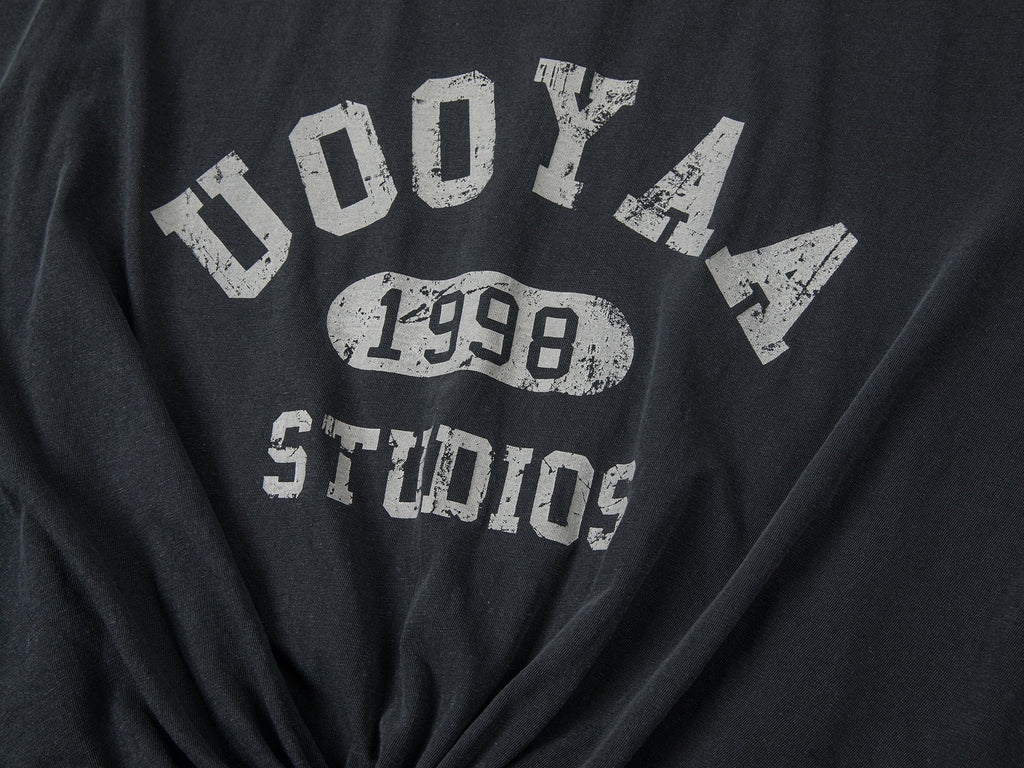ツイストノットカレッジTシャツ