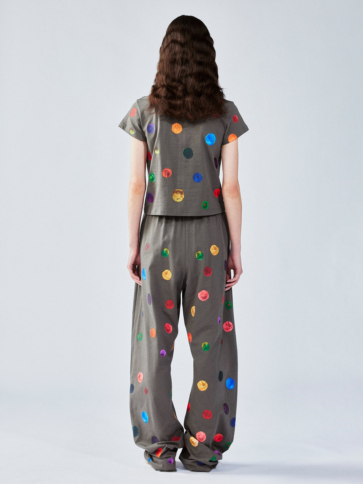 絵画的な水玉模様のTシャツ