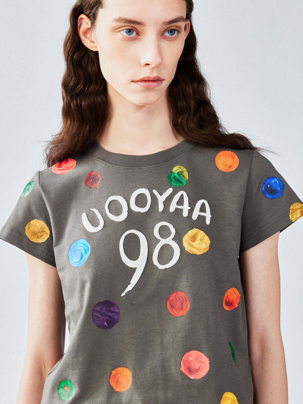 絵画的な水玉模様のTシャツ