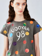 絵画的な水玉模様のTシャツ