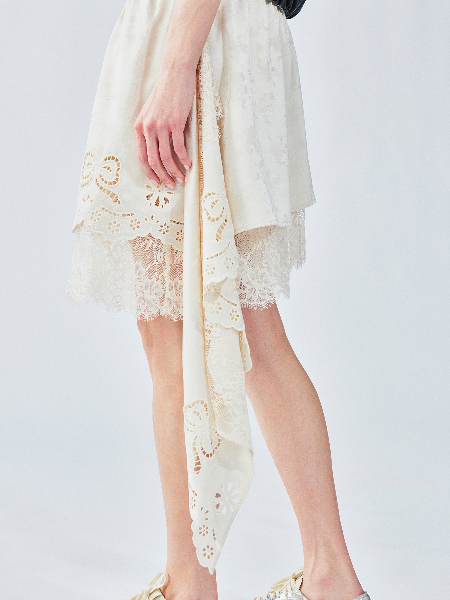 Asymmetrical lace jacquard skirt